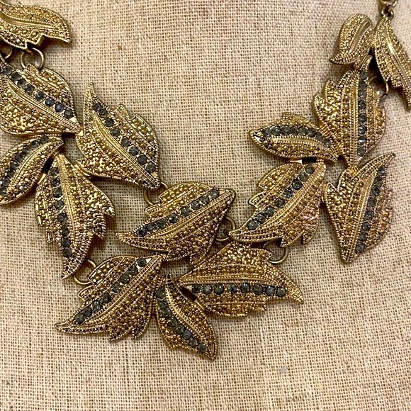 Gray Marcasite and gold tone necklace - Picture 2 of 9